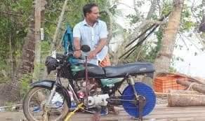 വിനോദ സഞ്ചാരികളെ ആകര്ഷിക്കുന്ന ബൈക്കോടിച്ചുള്ള മീന്പിടുത്തം, എങ്ങനെയാണത് ?